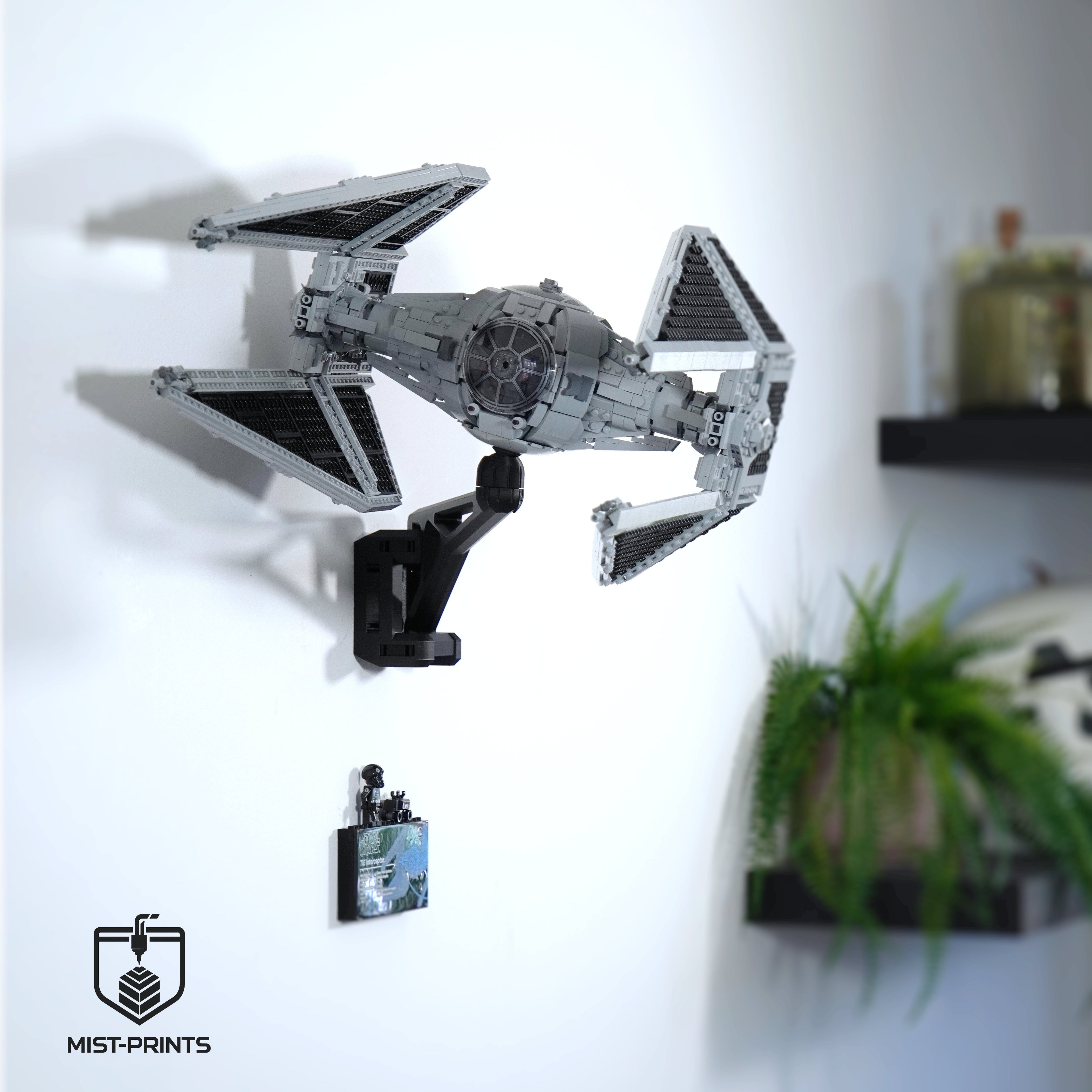 Premium Wandbeugel – Compatibel met LEGO® Star Wars™ UCS TIE Interceptor™ 75382
