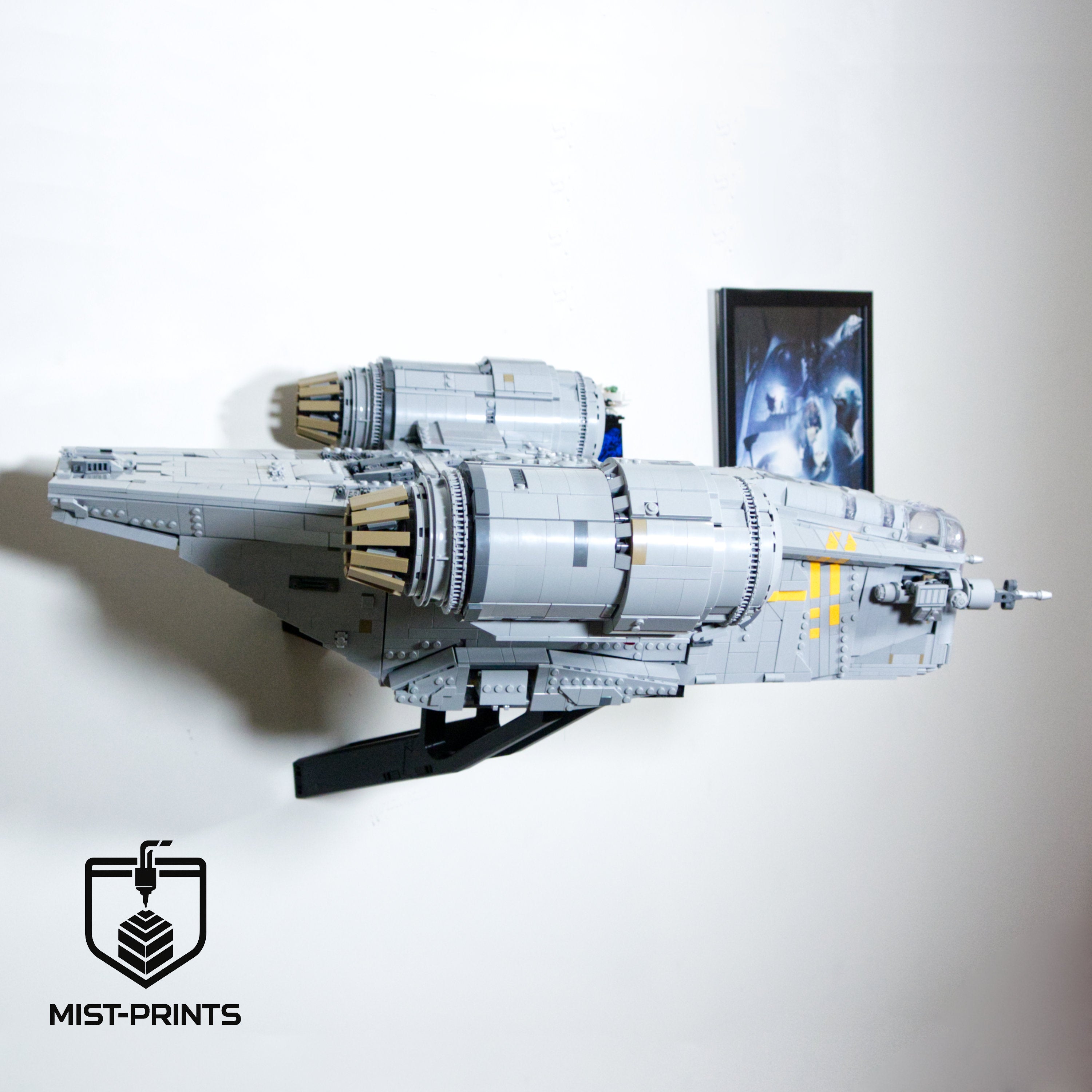 Premium Wandbeugel – Compatibel met LEGO® Star Wars™ UCS Razor Crest™ 75331